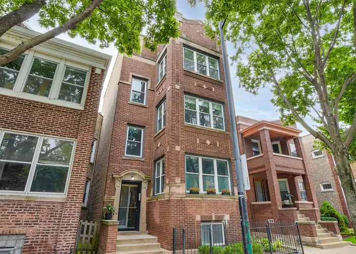 Beautiful In The Middle Of Andersonville * Chicago